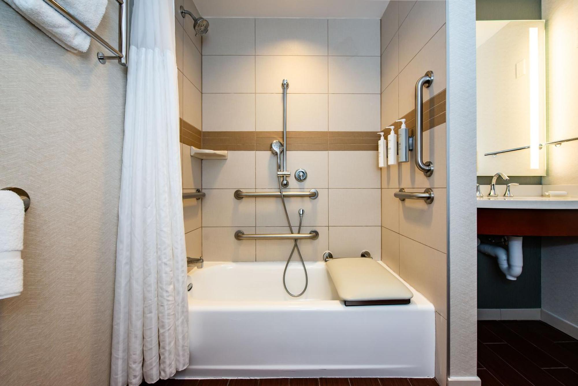 Hilton Garden Inn Alexandria Old Town National Harbor Buitenkant foto